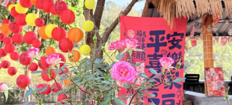 古龙峡畔山居图片