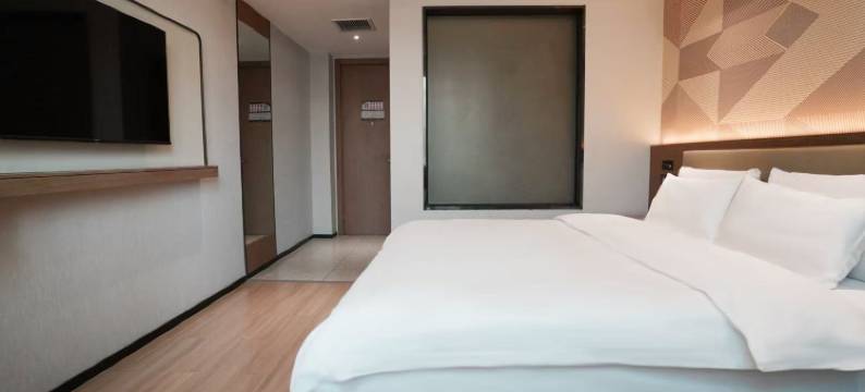 铂曼酒店(通城中星天街店)图片