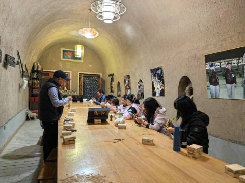 西安秦俑村窑洞庭院(兵马俑博物馆店)图片