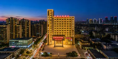維|也鈉雲境美居•靜逸輕居•設計城市酒店(淮濱人民政府淮濱站店)