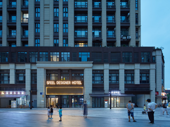 SFEEL设计师酒店(成都犀浦夜市百草路店)