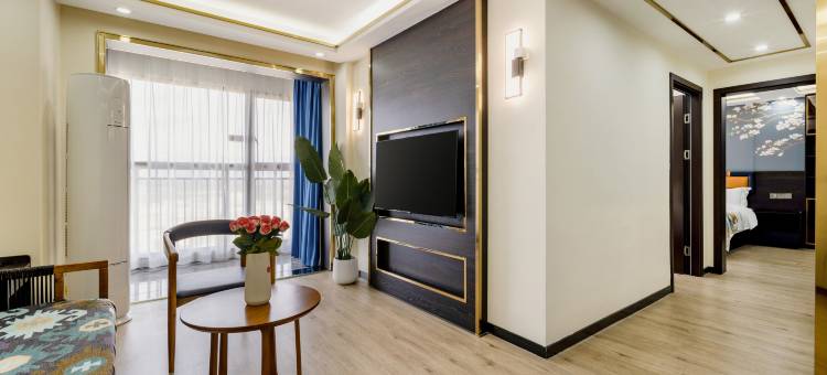 观山·鸣悦假日酒店(南宁东盟开发区客运站小帽山美食城店)图片