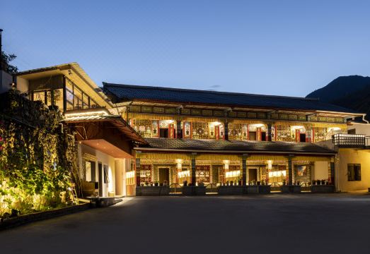 Jiuzhaigou Jijiannanshan Homestay over view