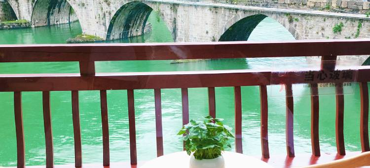 追梦水榭·Riverside lnn观景客栈(镇远古城店)图片