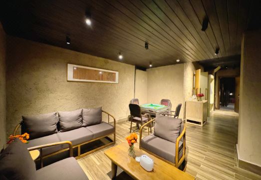 Qiu's compound Hotel Overview