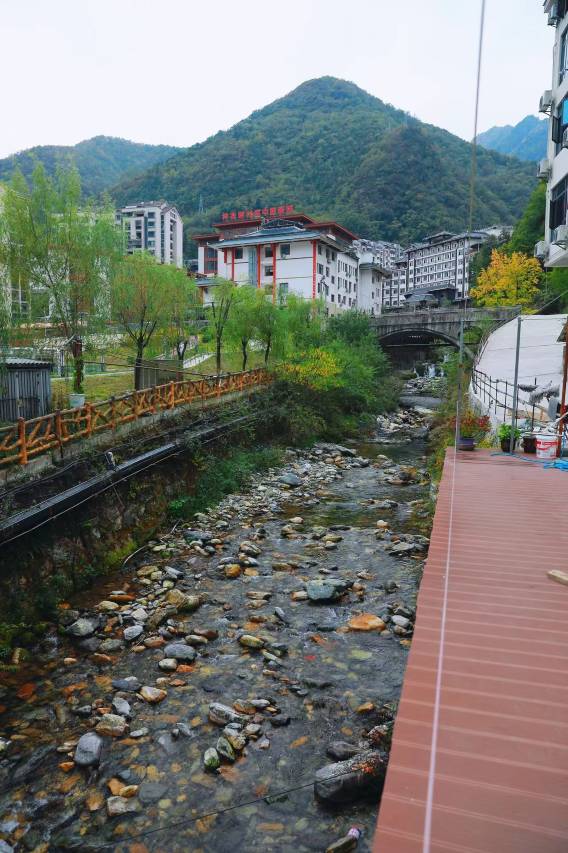 燕栖别院轻奢民宿(神农架木鱼镇汽车客运站店)图片