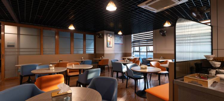 悦峰酒店(阳江汽车总站沃尔玛店)图片