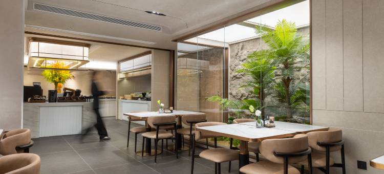 深圳福田CBD岗厦北地铁站亚朵酒店图片