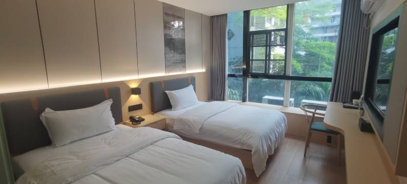 深圳金荷花商务酒店(坪山高铁站店)图片