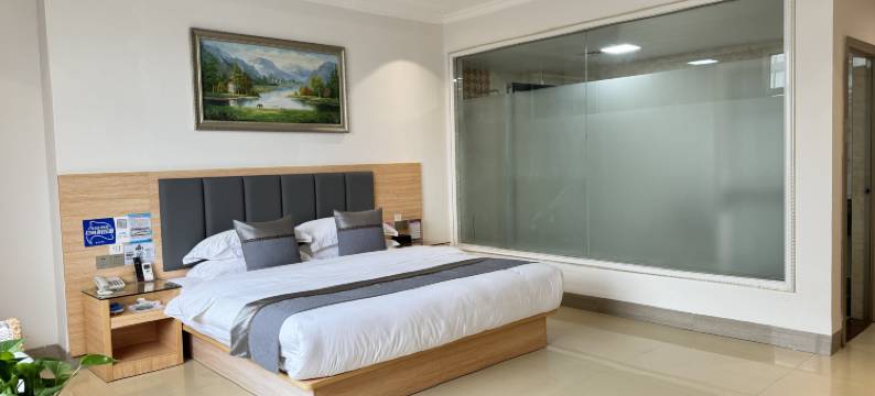 东兴鑫昌大酒店(万尾金滩店)图片