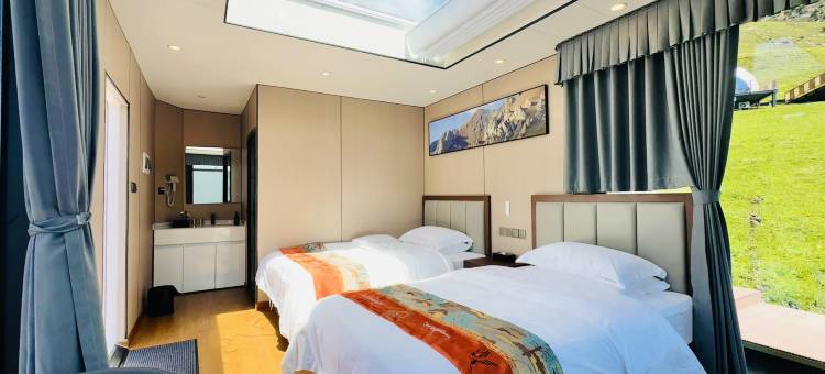 河它温泉太空营地图片