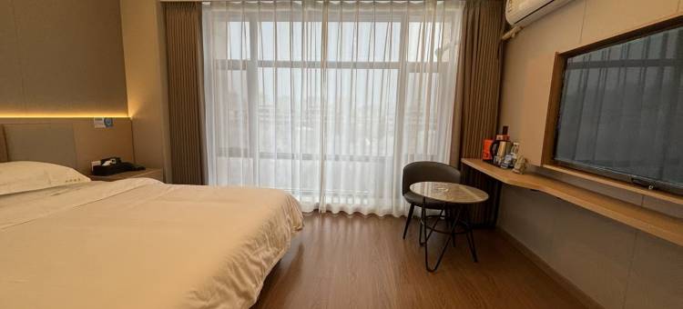 如云酒店(乌鲁木齐市交通职业大学店)图片