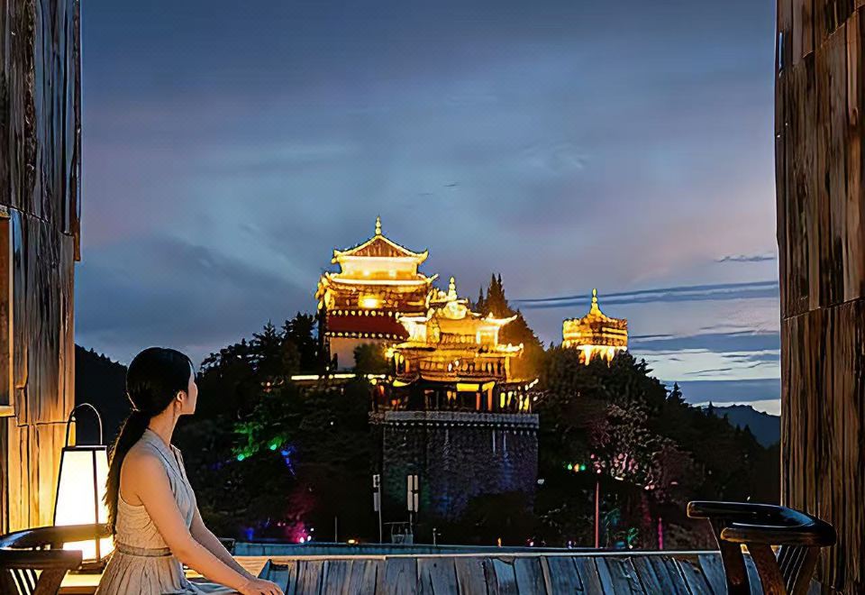 Shangri-la Yunyin Mountain Air BNB over view