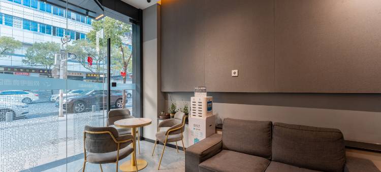 网鱼电竞酒店(武汉梅苑小区地铁站店)图片