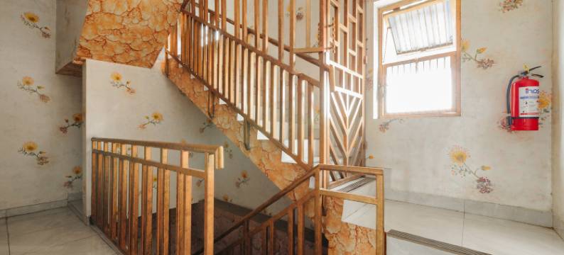 RedDoorz Plus near Mall Sunter图片