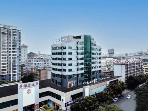 云上四季尚品酒店(楚雄昆百大楚悦广场店)