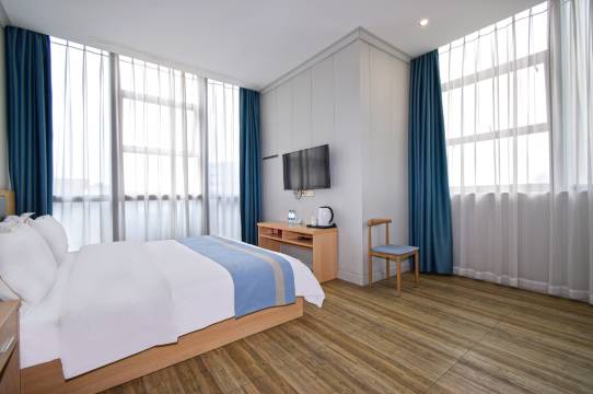 千墨花园酒店(江北机场观月路地铁站店)