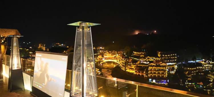 天台全景放映机·度假酒店(芙蓉镇景区瀑布店)图片