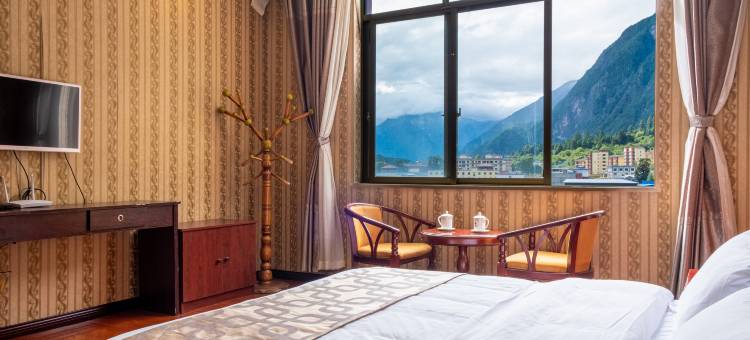 波密华廷酒店图片