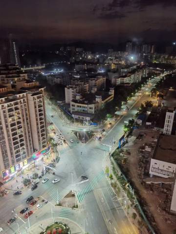 丽呈朗誉酒店(茂名信宜教育城流云阁观光塔店)图片