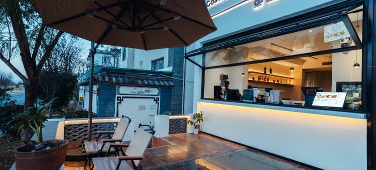 海岸云朵海景美宿图片