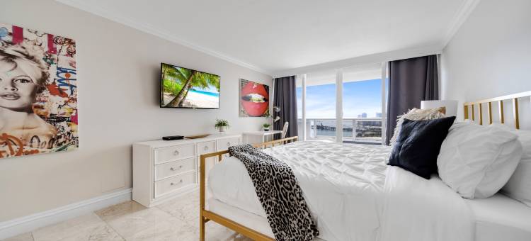 带阳台的海湾景观公寓(StayCozy Apartments at The Grand)图片