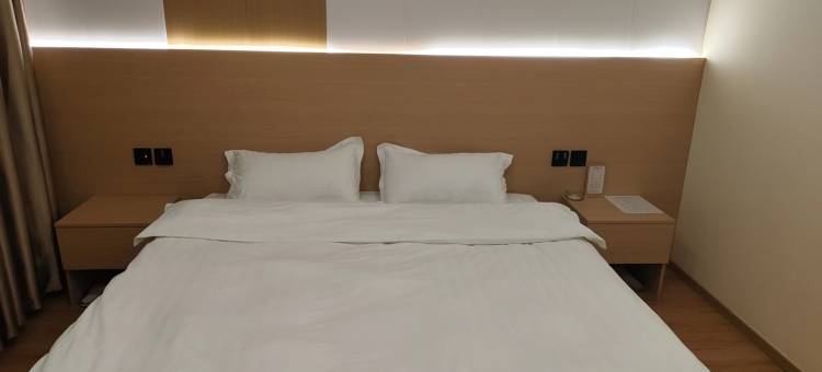 鸿瑞宾馆(白山江源火车站店)图片
