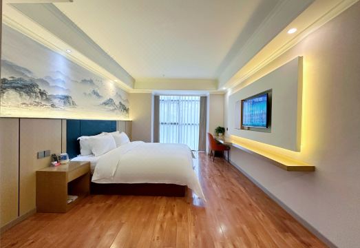 Eiffel Hotel Dazhu Hotel Overview