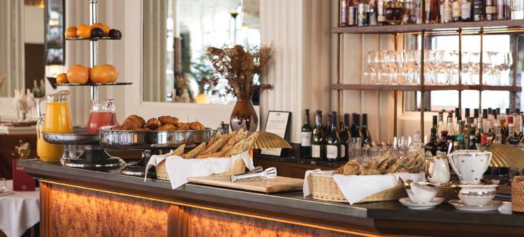 巴黎蒙马特高地罗什舒阿尔酒店(带巴黎圣心堂景观)(Hotel Rochechouart)图片