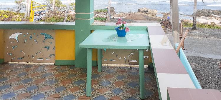 红多兹酒店@帕古普珍贵德姆海滩度假村(RedDoorz @ Precious Dem Beach Resort Pagudpud)图片