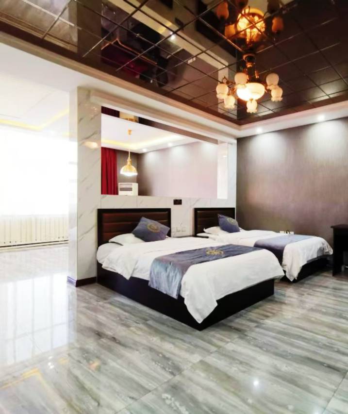 致青春主题宾馆(大庆新玛特店)