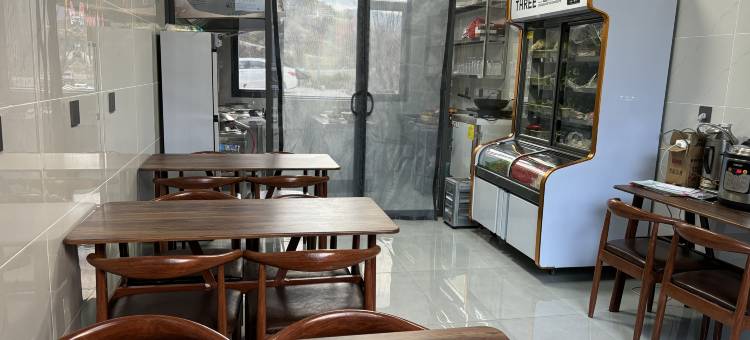 见山民宿(云南香格里拉中虎跳峡店)图片