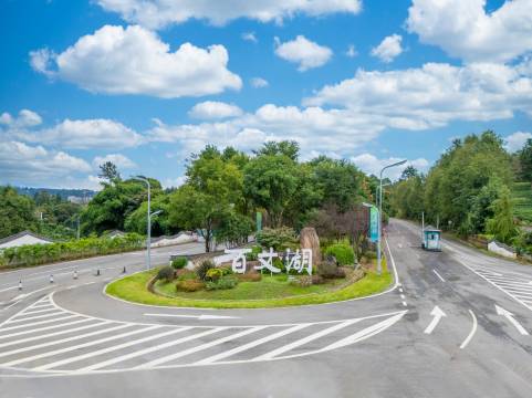 雅安月隐岛全湖景隐奢美宿图片