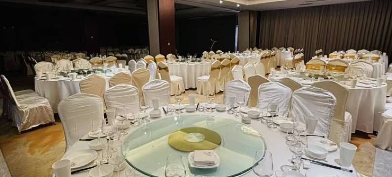 阿克苏鸿福酒店(天百时尚购物中心店)图片