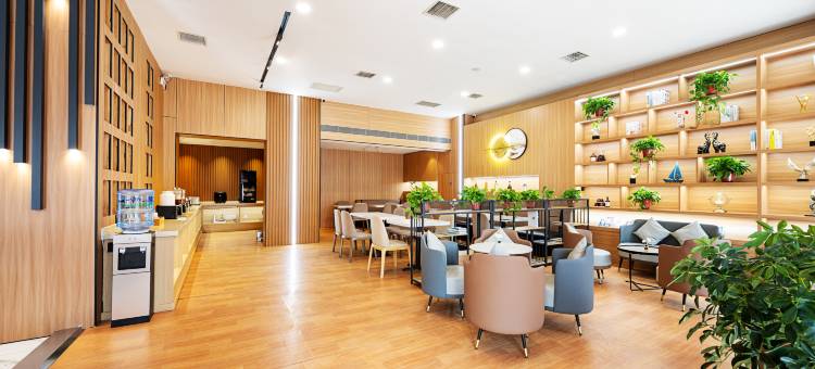 艺龙安云酒店(西安半导体产业园丈八六路地铁站店)图片