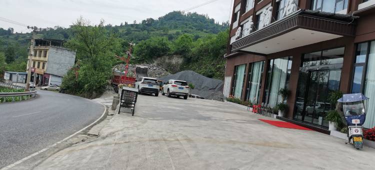 雷波四季酒店图片