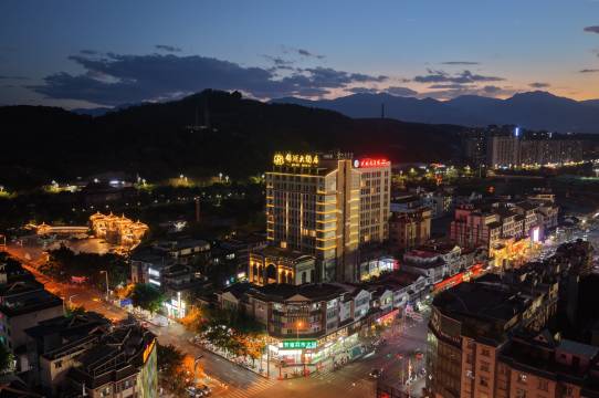 西昌锦湖大酒店(邛海国家湿地公园火把广场店)图片