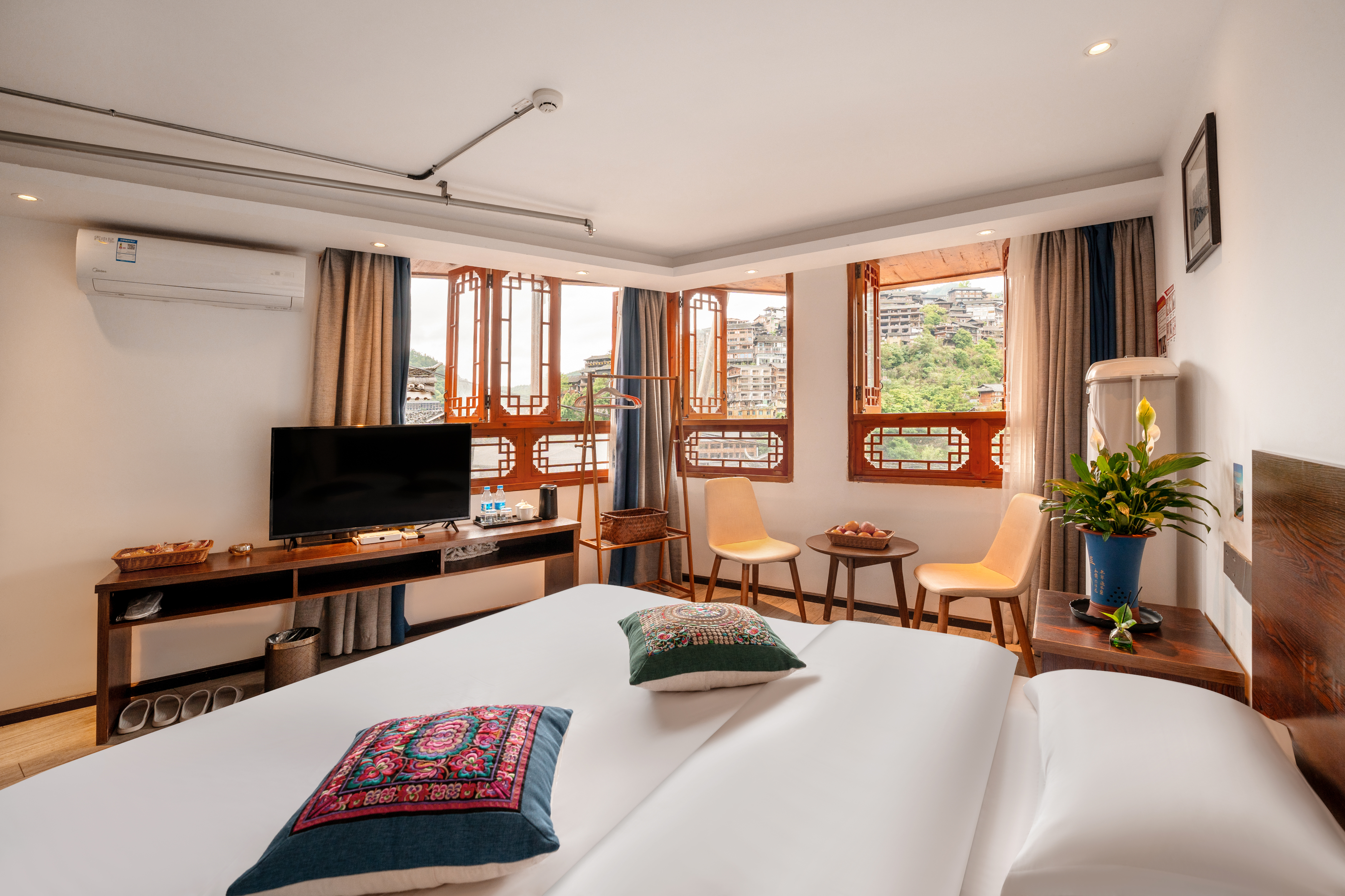 Xijiang Qianhu Miao Village Xiyan Inn (No. 1 Wind and Rain Bridge Shop)Over view