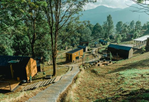 Bobocabin Gunung Mas, PuncakOver view