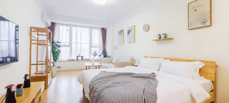 云畔·锦华霓虹城景都市简约设计美宿(合肥高铁南站汇美广场店)图片