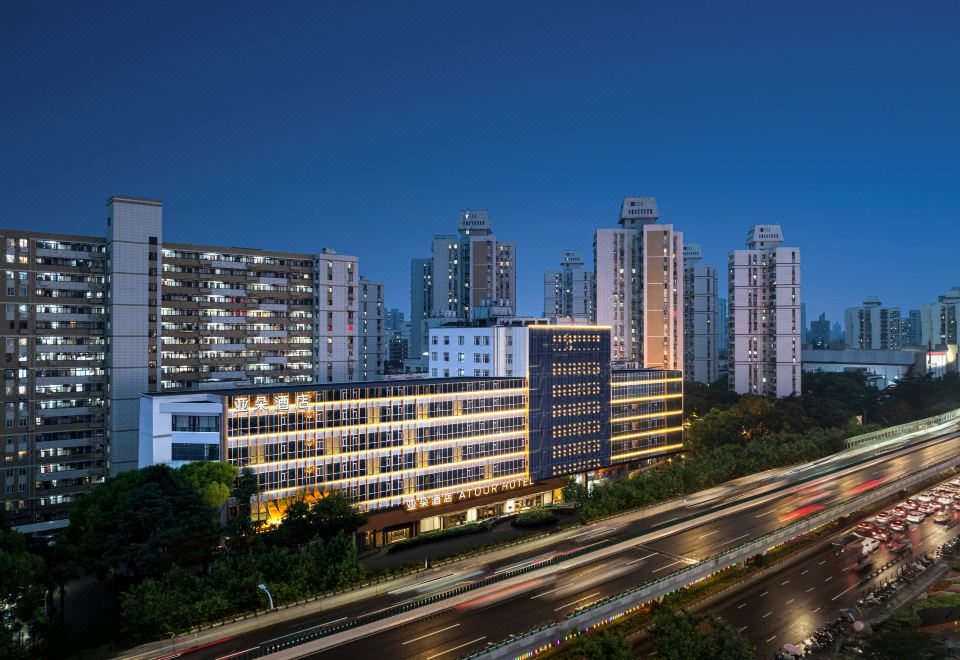 上海五角场曲阳百联亚朵酒店外景图