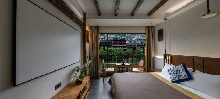 凤凰金水岸丨沱江180度夜景·苗绣艺术丨古城观景酒店图片