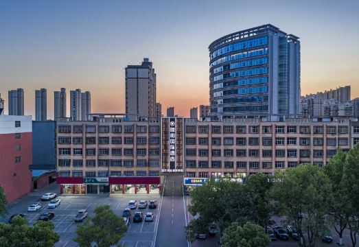 逸柏国际酒店（固始县政府根亲文化园店）外景图