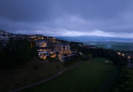 安栩岩也山顶观景温泉酒店外景图