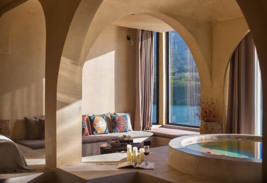 Dongjiang Lake Ergeng Daizhu Homestay Hotel Overview