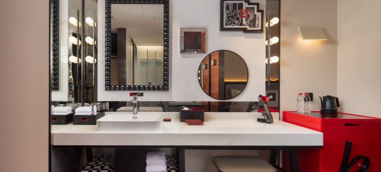 武汉江汉路步行街汉口江滩丽芮酒店图片