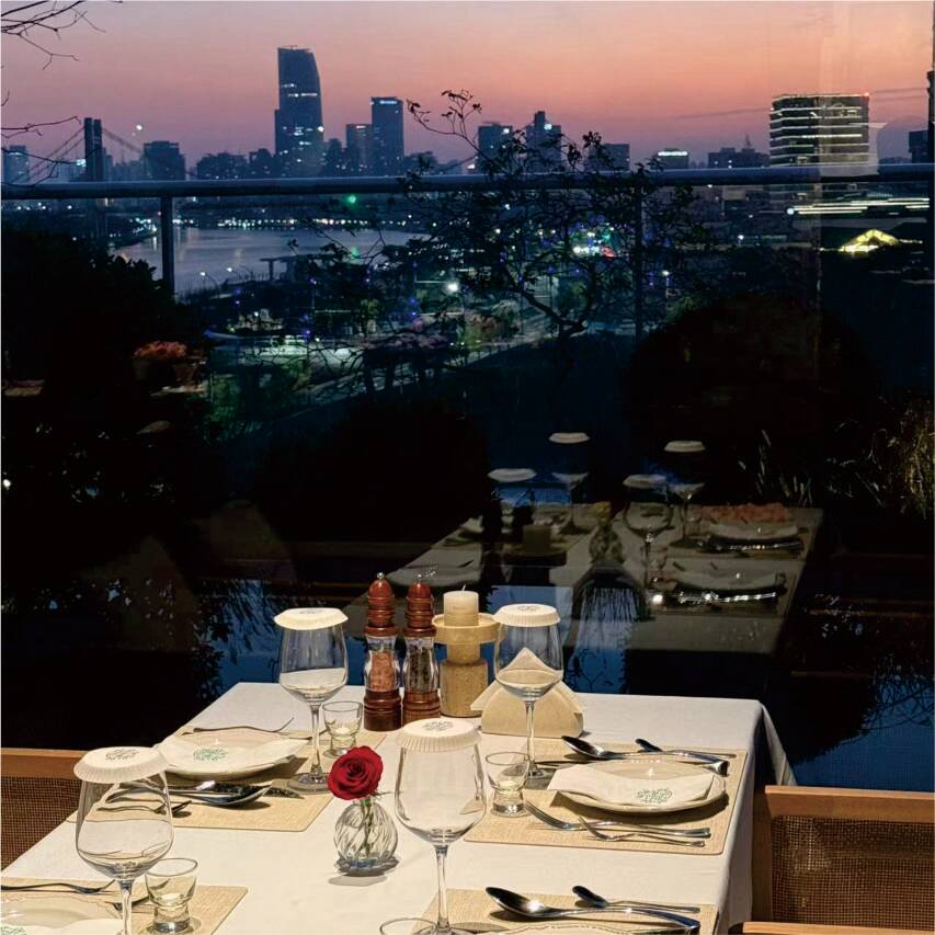 宁波老外滩文创港等风来酒店图片