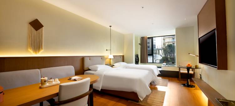 腾冲浅山临湖温泉民宿(东湖公园闫家塘美食城店)图片