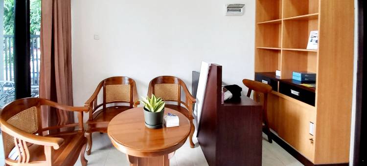 Urbanview锡巴亚克之家谏义里市火车站酒店(Urbanview Sibayak House near Stasiun Kediri)图片