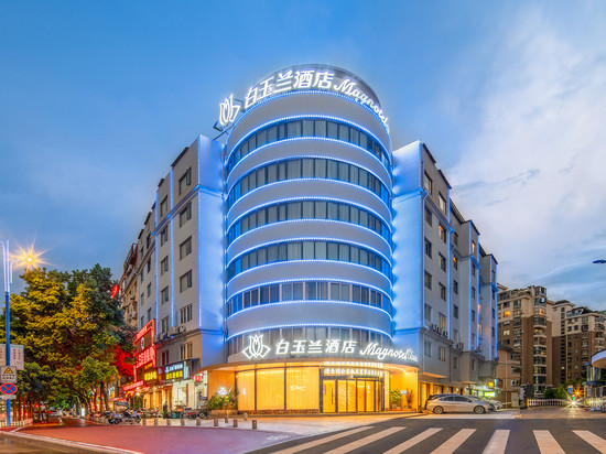 白玉兰酒店(宁德福鼎中汇广场店)